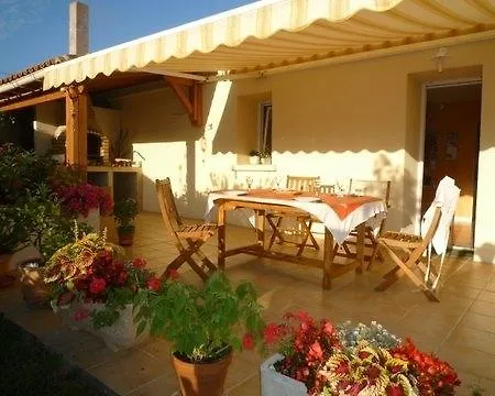 Au Bon Accueil Bed & Breakfast 3*